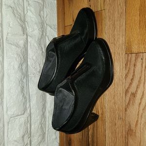 Great condition booties with zipper detailing